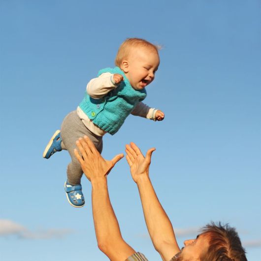 Vater f&auml;ngt seinen Sohn